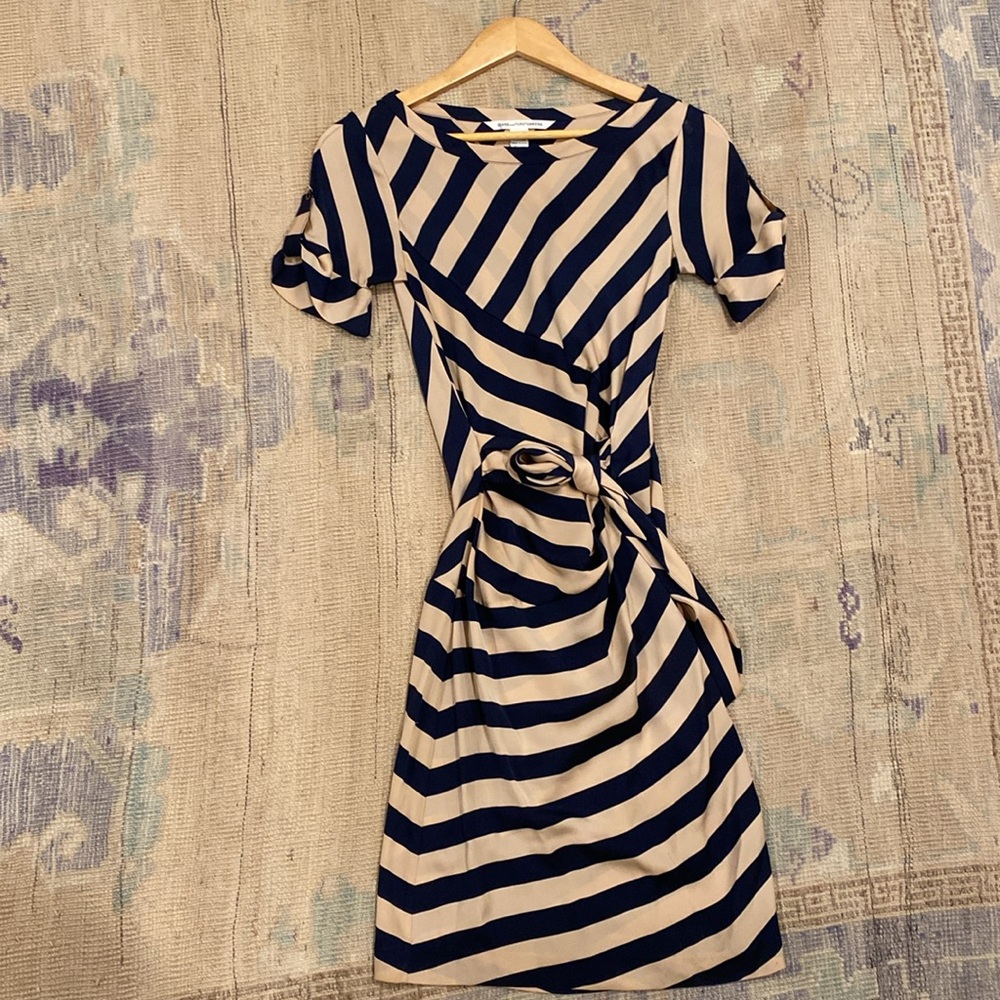 Diane Avon Furstenbery Navy and cream wrap silk dress - Picture 5 of 5